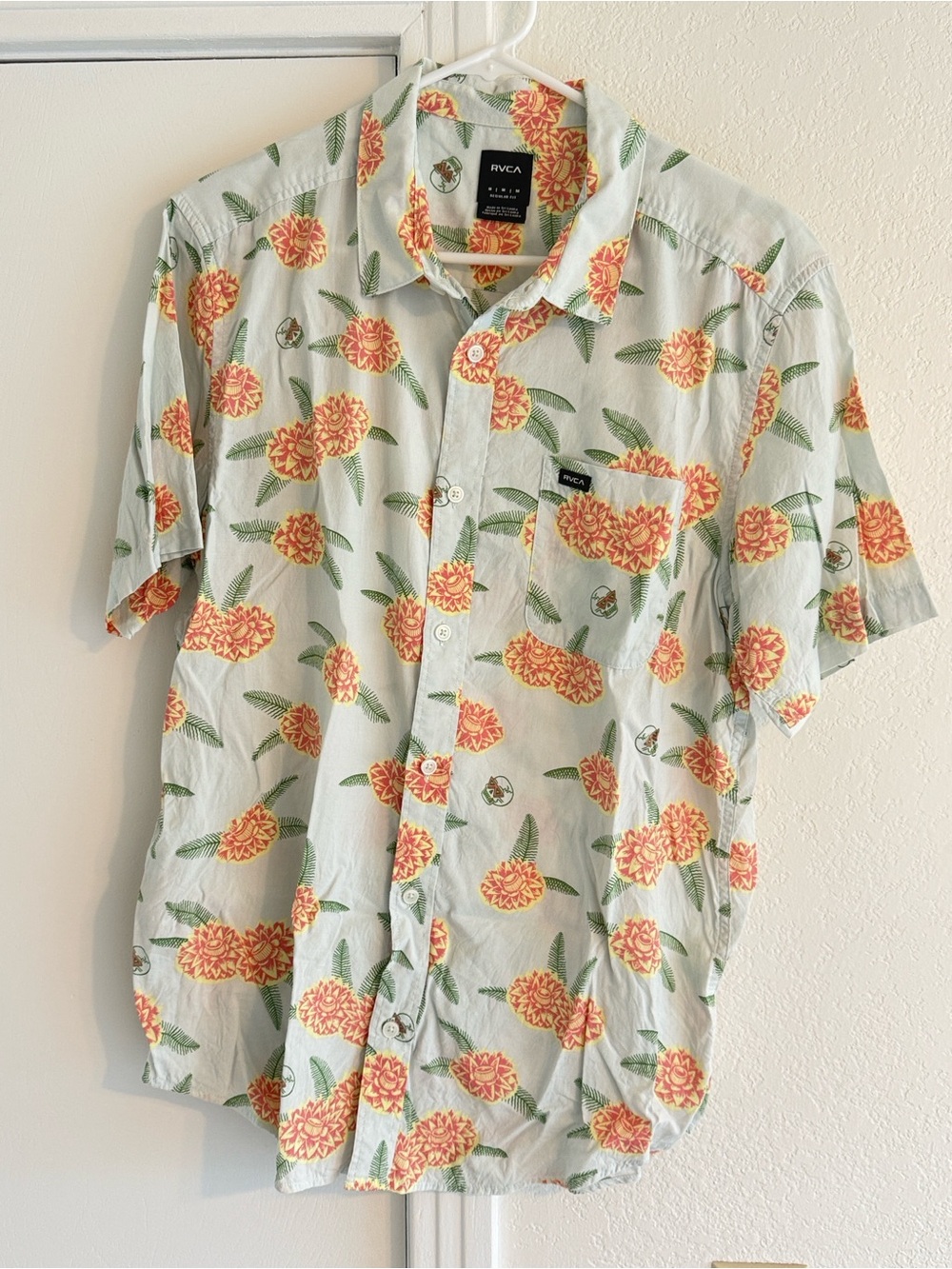 RVCA Men’s Light Blue Short-Sleeve Floral Button-Down Shirt